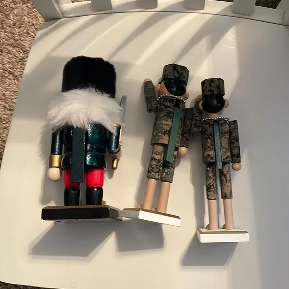 Nutcrackers Set of 3 - Picture 3 of 3